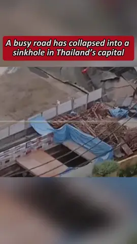 A massive sinkhole measuring 50 meters deep has opened up between a police station and a hospital in central Bangkok, Thailand. #bangkok #Thailand #sinkhole #disaster #foryou