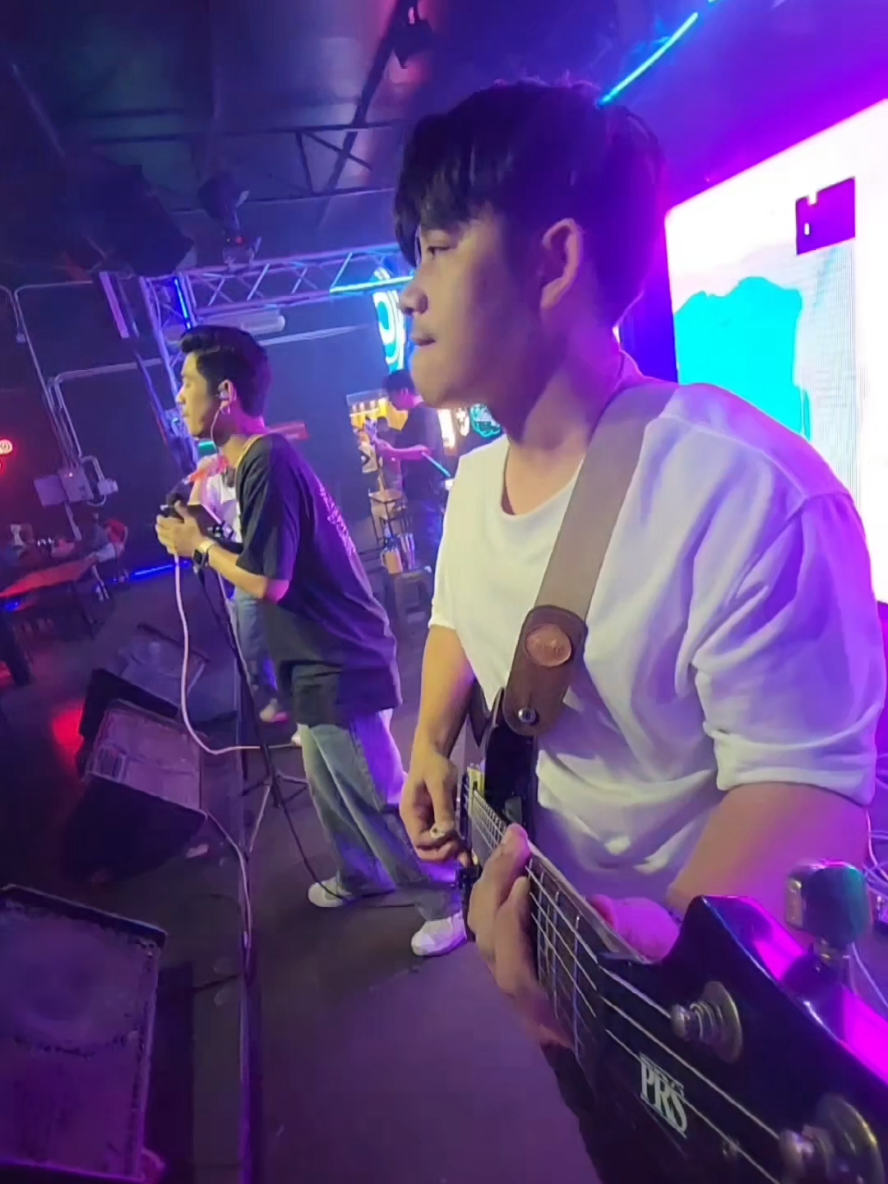 ความร็อคอยู่ในตัวเรา 🤘🏻🎸 #กีตาร์โซโล่ #guitar #guitarsolo  #ชีวิตนี้สั้นจะตาย 
