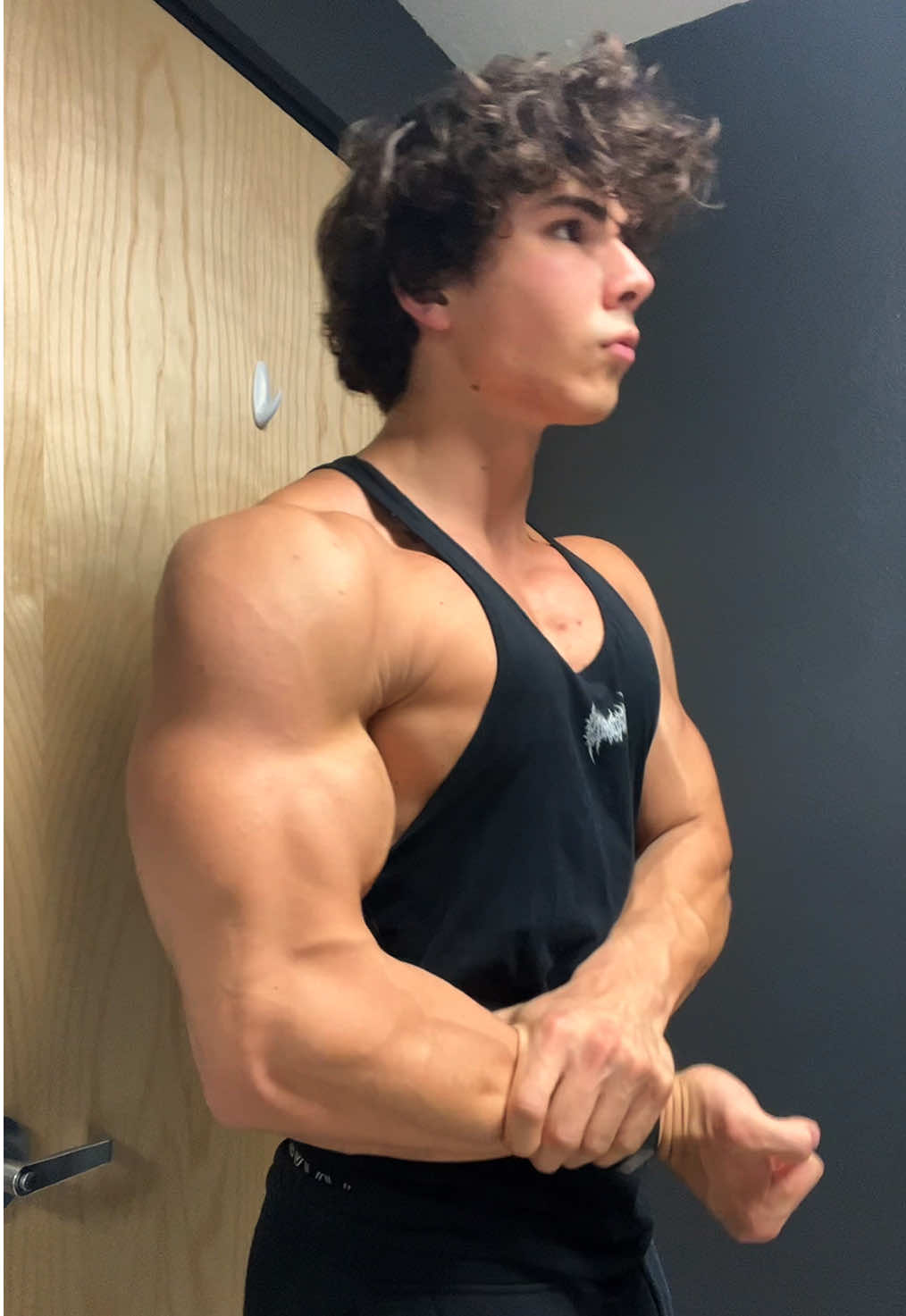 shoulder dominant physique #gymmotivation #aesthetic #GymTok 