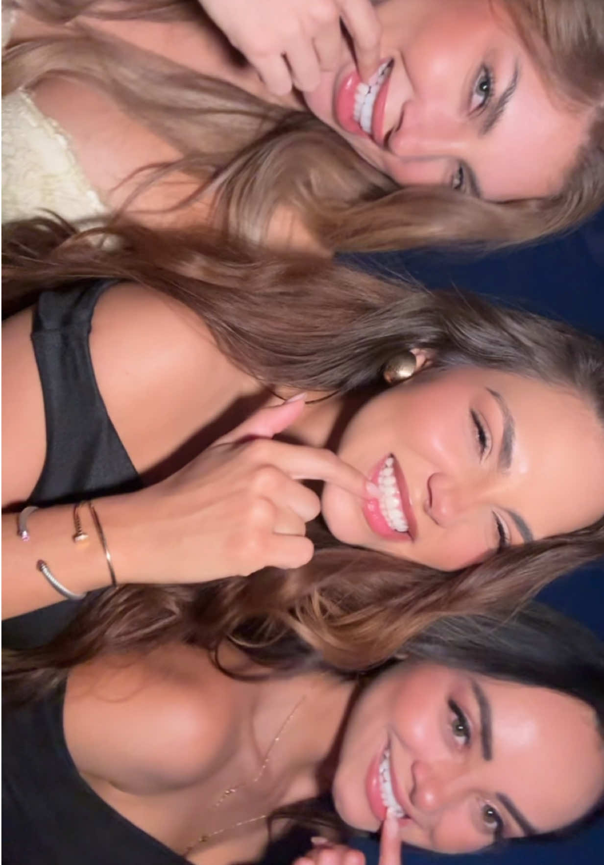 Con mis (Top models en acción)👑 @Anouk Eman @Alexandra Morillo 