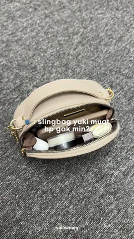 Membalas @nunaaaa slingbag yuki walaupun sizenya agak kecil tp muat banyak🤩🥳 #fyp #taswanita #racunbelanja #racuntiktok #slingbag 