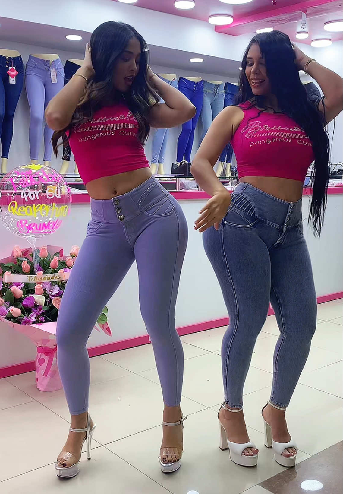 Lista para lucir unas curvas peligrosas? 🔥 Visítanos en la Galería El Encanto de Gamarra 460 TDA S-109 S-110 📍  #BrunellaJeans #daleconlacorrea #jeansviral #modafemenina #gamarramayorista 