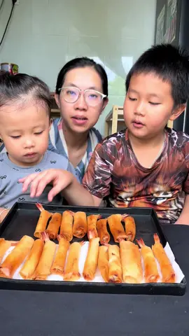 Làm chả giò tôm cho CaCo và Gạo ăn #xuhuong #cocadaudinh #begao #ancungtiktok #LearnOnTikTok 