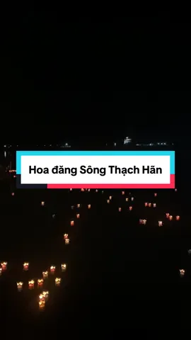 Bên dòng Thạch Hãn, mỗi ngọn hoa đăng thả xuống là một lời tri ân gửi đến những anh hùng liệt sĩ đã hi sinh vì Tổ quốc. Ánh sáng lung linh trên mặt nước không chỉ gợi nhắc về quá khứ oanh liệt mà còn là ước nguyện hòa bình, hạnh phúc cho mai sau. Nghi thức thiêng liêng này làm lắng lại tâm hồn, nhắc nhở mỗi người về lòng biết ơn và trách nhiệm với quê hương, đất nước. #ThachHan #HoaDang #triananhhunglietsi #QuangTri #kyuclichsu 