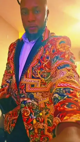 I remain Unbeatable 🤴 👑 #sierraleonetiktok #salonemusicsweet🇸🇱 #versace #king #salonetiktokers🇸🇱🇸🇱🇸🇱🇸🇱 #sierraleone #fashiontiktok #blackmen #gentleman #swag 