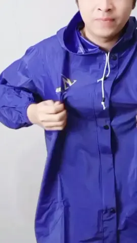 Masih pake jas hujan tipis yang gampang sobek? 😱 Saatnya ganti ke Jas Hujan Venus yang tebal, stylish, dan awet dipakai!