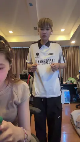 ผมหล่อไหมครับ#pov #คนไทยเป็นคนตลก #มือลั่น 