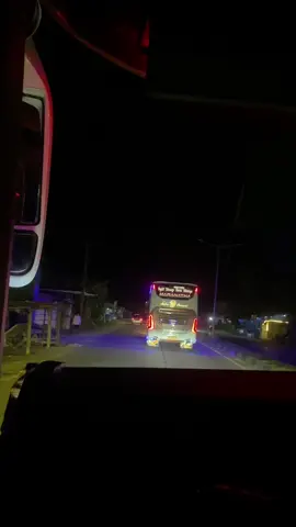 Jalan sama mantan #celebesbislovers #kumpulanvideobus #potretbus_makassar #metropermai #busmalam #lewatberanda #laguminang #fyppppppppppppppppppppppp 