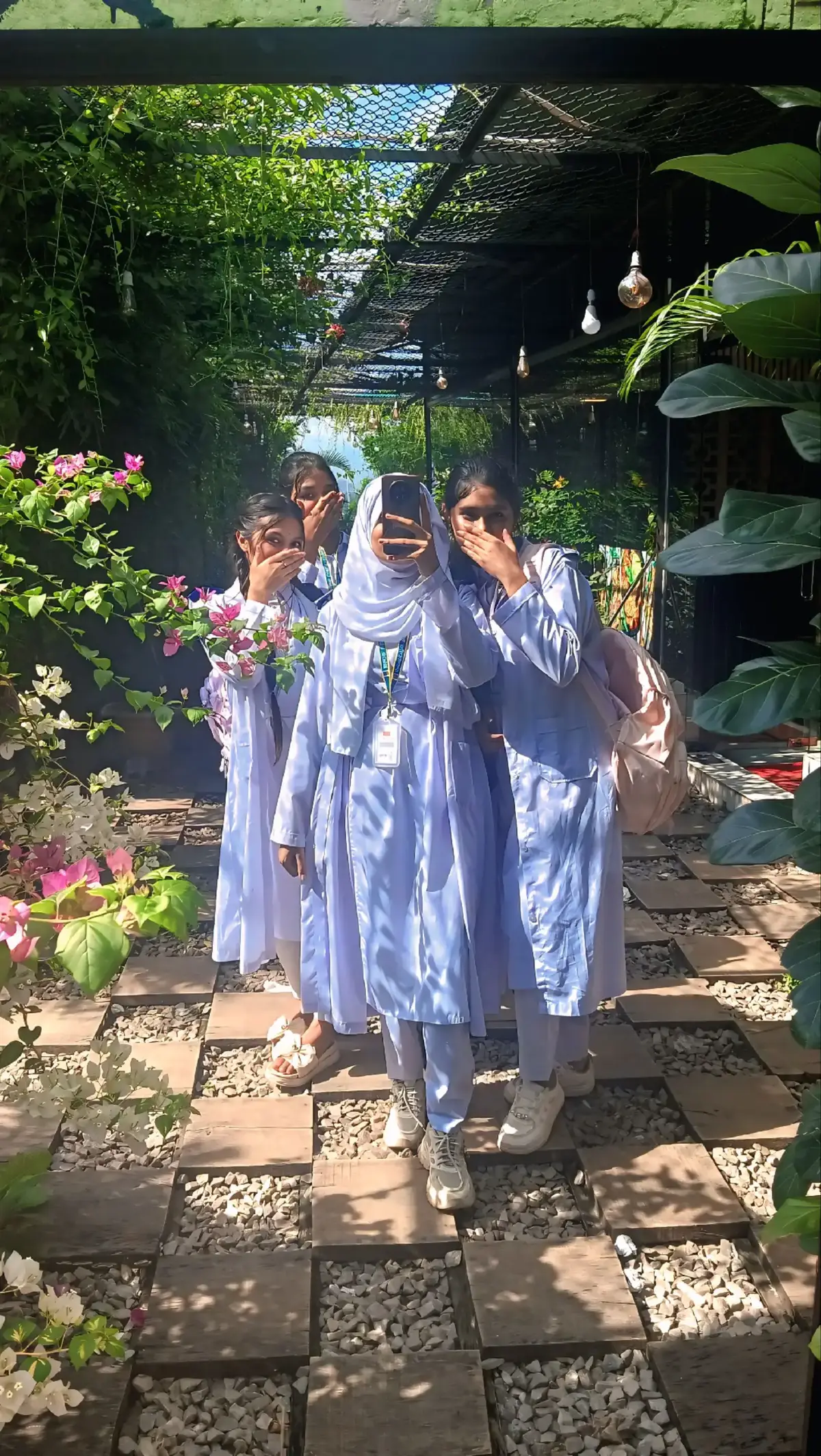 we are ❤️‍🔥🤍#fouryou #tiktokviral #fouryoupage_tiktok #friendshipgoals #fypシ゚viral🖤tiktok 