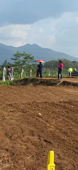 perebutan posisi 3 ketat banget . alhamdulillah masih ada cintanya di semarang #motocross #ftqofficial #ken234 #gasken #juara 