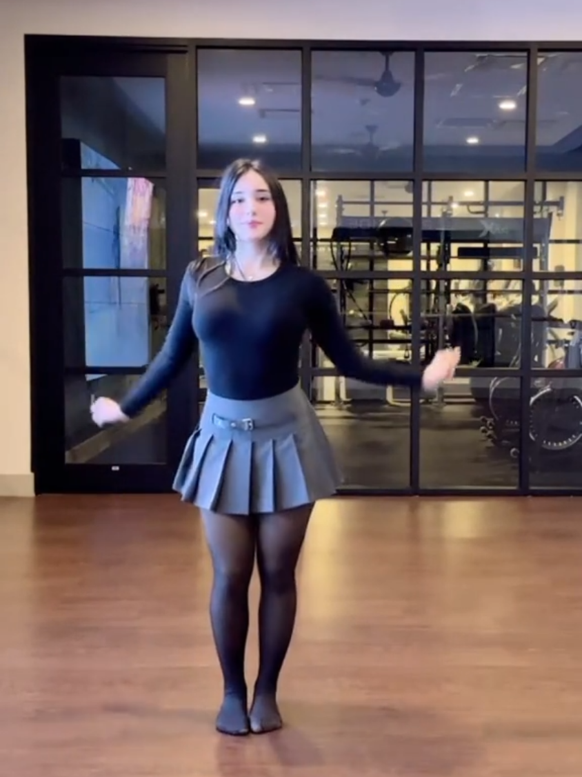 Practicando 🌴🤭 #oldtrend #deargia #gia #dancing #viral 