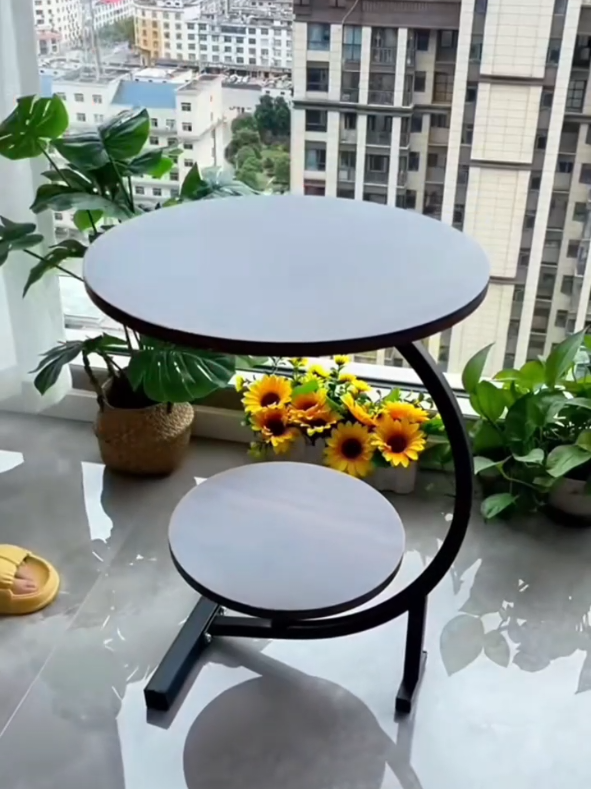 Bàn cà phê 2 tầng vừa để đồ vừa làm decor cũng đẹp và tiện lắm nha