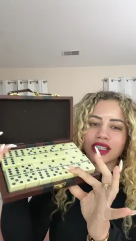 set de dominó jumbo con 28 piezas gruesas y estuche elegante de cuero vegano, perfecto para reuniones familiares o con amigos #domino #juegosdemesa #familia #amigos #clásico