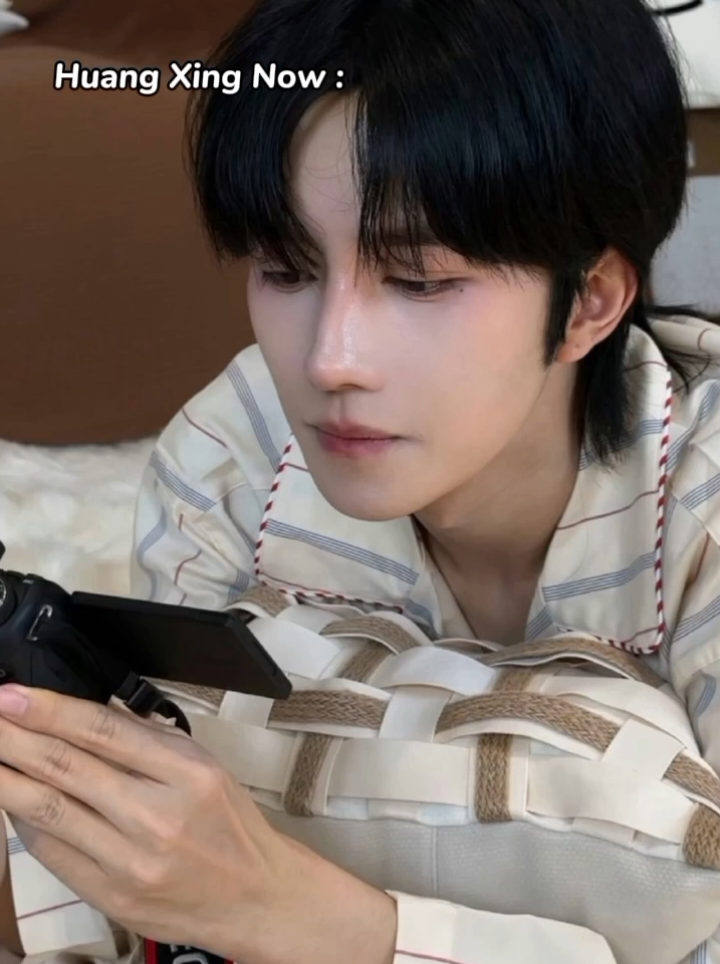 still can't believe he was bullied just bcs his face was too feminine, oh my shaylaa 🥺 I LOVE YOU THE WAY YOU ARE  #EliotHuang #HuangXing #ABODesire #DesireTheSeries #HuaYong 