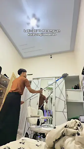 Urusan rumah sebenarnya bukan cuma tanggung jawab perempuan. Tapi kenyataannya dalam hal ini tangan perempuan memang lebih rapi, lebih detail dan lebih telaten soal urusan rumah beda sama tangan laki-laki.  Real or fake ?