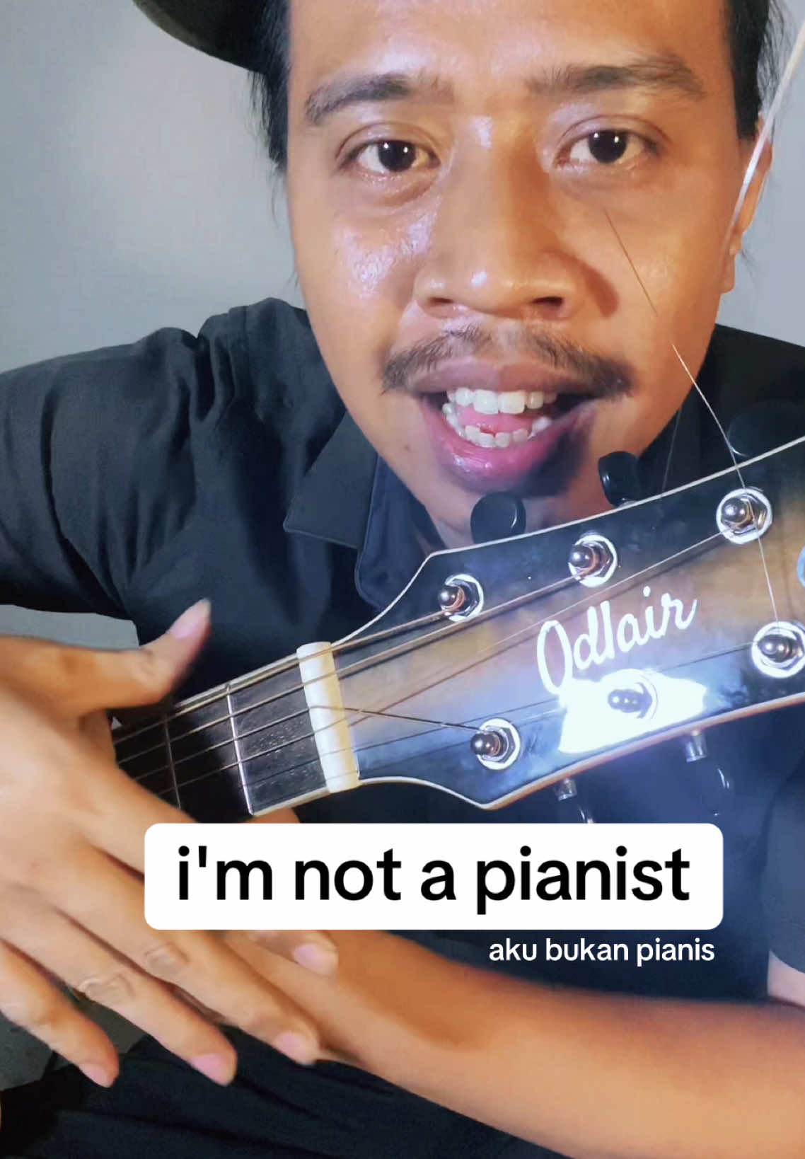 aku bukan gitaris.. 😭 @Odlair Guitar #yiruma #riverflowsinyou 