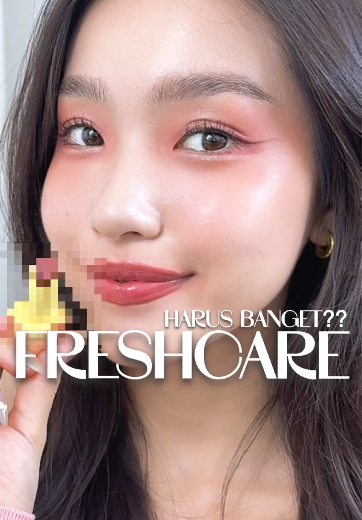 freshcare buat bibir? No no no 🙅🏻‍♀️ udah ada cara modern jaga bibir sehat + cantik with SPF 35 PA+++ 🌞💄 @azarinecosmetic #SPFSetiapSaat #AzarineLipSunscreen #SunZational 
