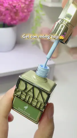 Chai sơn móng với chiếc cọ dễ dàng xử lí các chi tiết nhỏ #gelsonmongtay#gelmongtay#sonmongtay