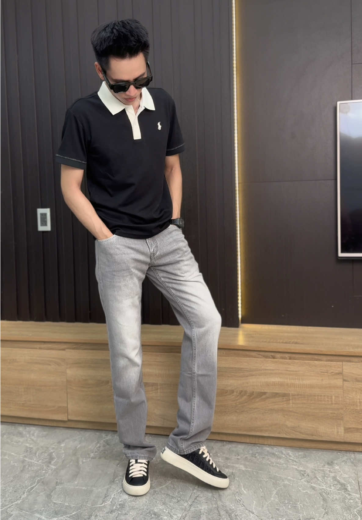 Quần jean xám hàng V.N.X.K cao cấp form suông đứng ae nhé ⚜️⚜️#mrnhaluxury #jeansuong #quanaonam #quansuongdung #quanjeansuong 