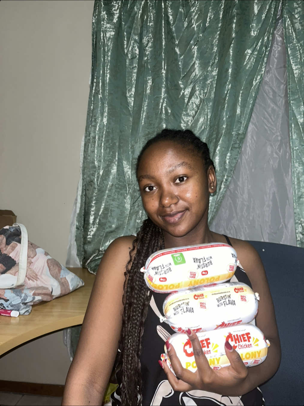 It’s the taste and the price for me🫦🤏🏾 Do you need any more convincing? Choose Chief Chicken Chomi. It is available at your nearest Shoprite or Usave! 💛 @Brand Advisor  #fyp #foryou #choosechiefchicken #gifted #trendingvideo 