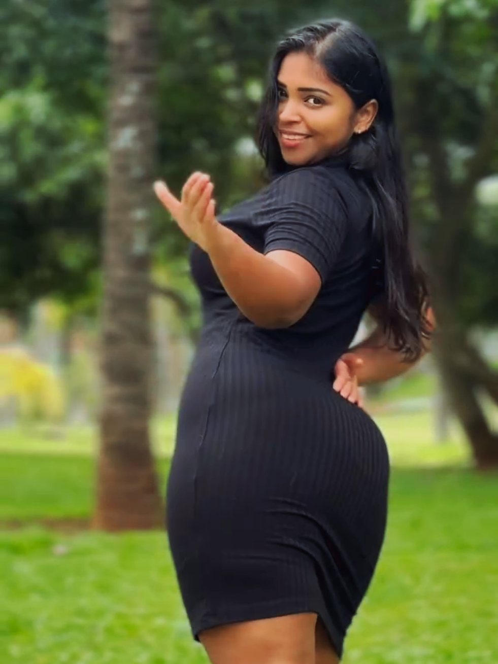 🔥⚡ 𝙏𝙃𝘼𝙍𝙐 𝙈𝘼𝘼𝙍𝙐 𝘾𝙐𝙍𝙑𝙀𝙎 ⚡🔥 #niyahkrishna #kollywood #indian #fyp #vijaytv 