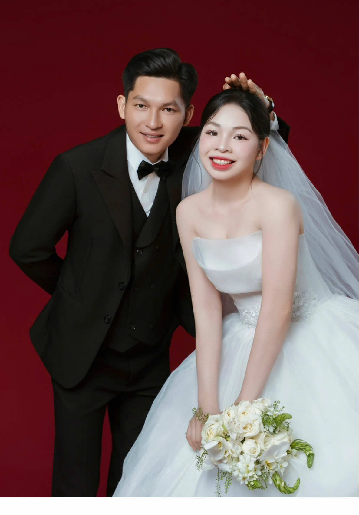 Tự chuẩn bị cho đám cưới của mình những điều nhỏ nhặt đơn giản nhưng lại là những kỉ niệm mà mãi sau này không thể quên được. Chiếc video chiếu màn hình led này nhạc gốc là bài 