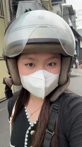 sering kegiatan di outdoor tapi kok kulit masih bisa sebagus dan lembap gitu sihh? yaiyalah guys aku selalu pakai micellar water dr @Elumor Beauty 😆💖 #ElumorWithU #ShineWithConfidence 