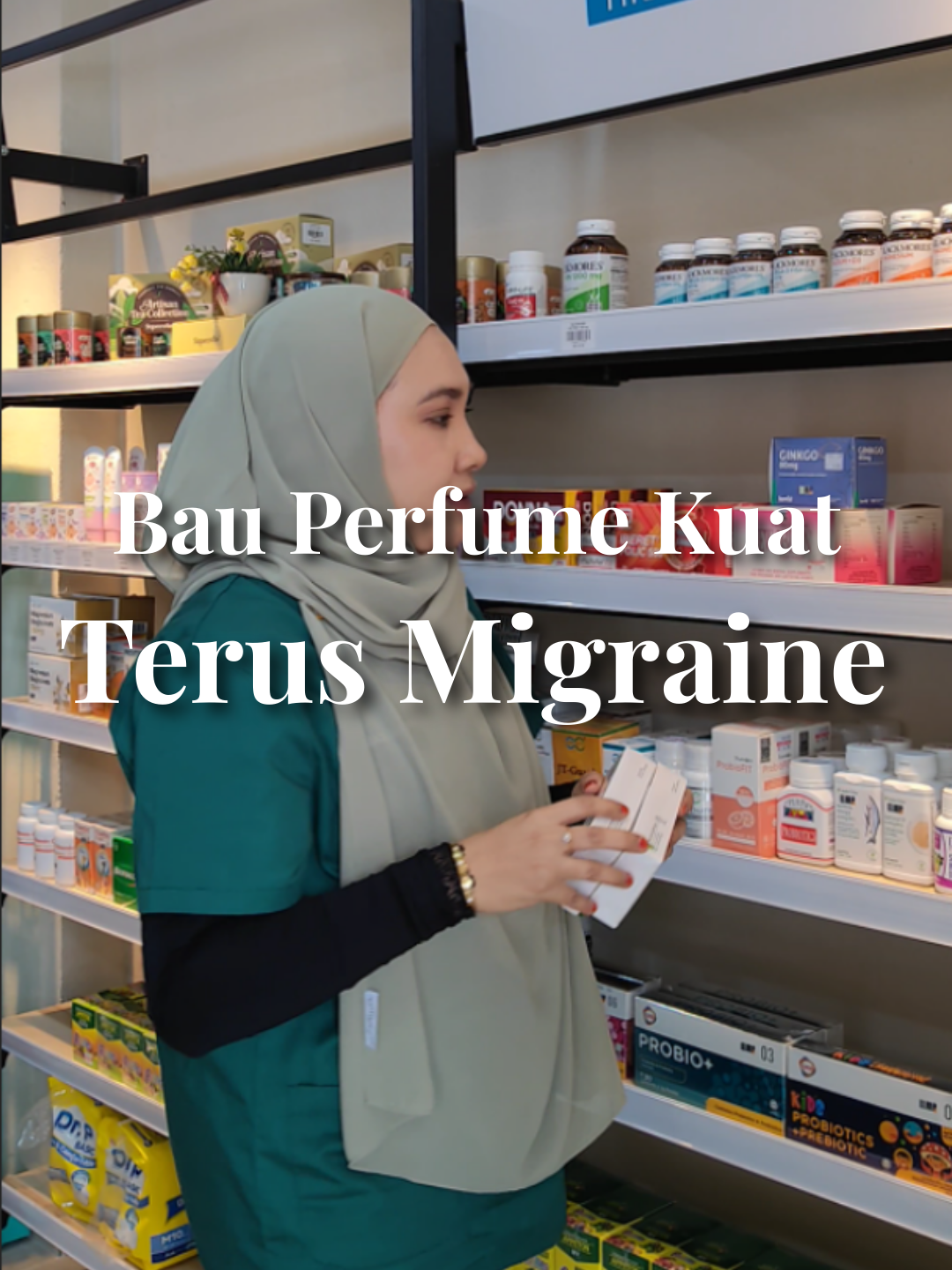 Bau perfume yang terlalu kuat boleh trigger migraine sebab bahan kimia volatile dalam perfume merangsang saraf hidung & otak, aktifkan trigeminal nerve dan akhirnya cetuskan sakit kepala berdenyut yang menyakitkan. #MigraineTrigger #Perfume #Sensitivity #PharmacistTips #MigraineRelief #SihatBersama #pharmacistOny