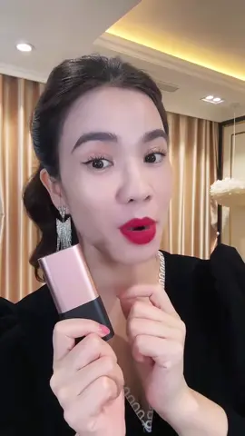 Chỉ mất 2 phút makeup với kem nền dạng thỏi tiện lợi khi đi làm, đi chơi