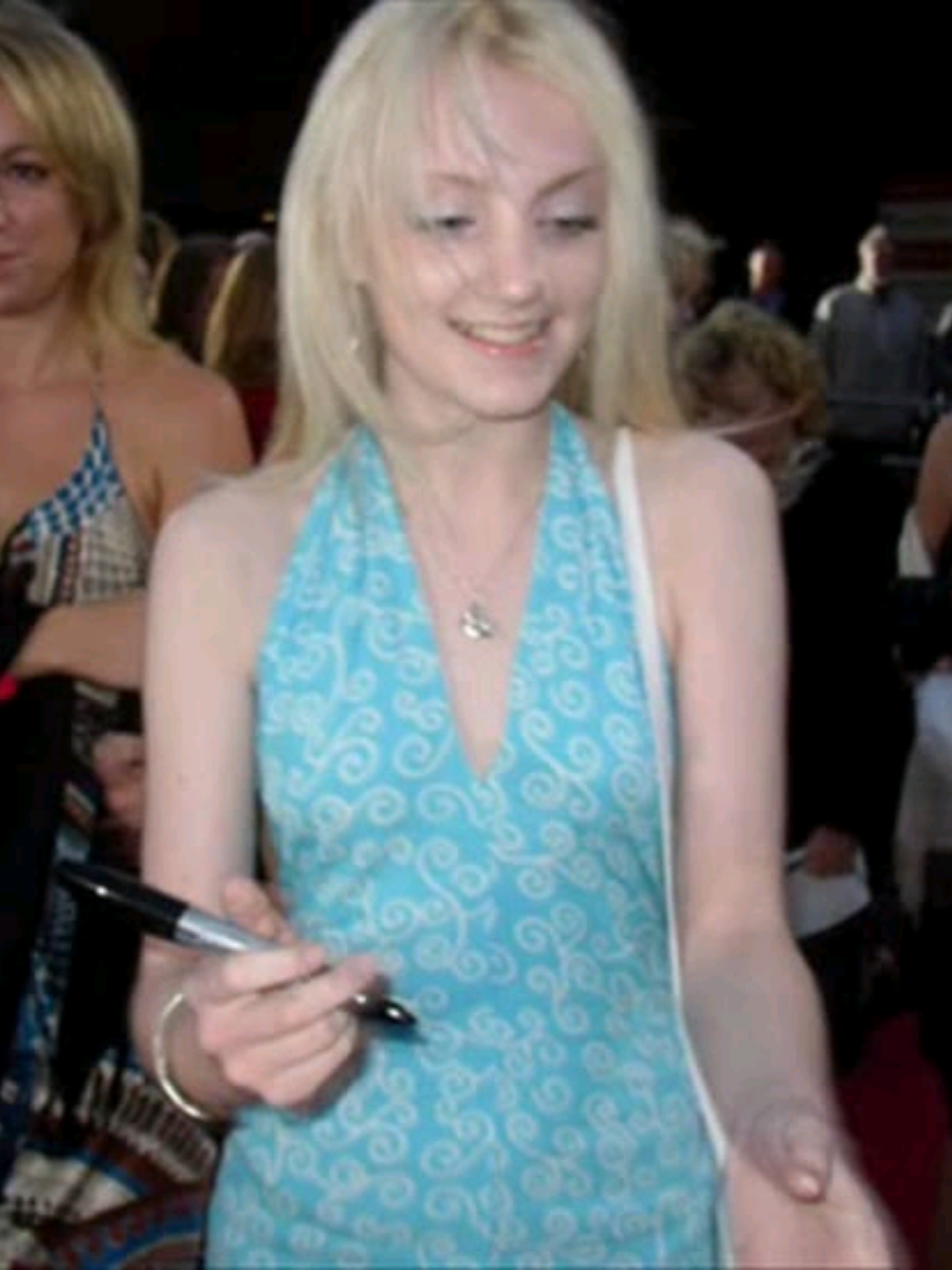 #LUNALOVEGOOD luna scenepack bts  .  .  .  .  .  .  .  .  #harrypotter #behindthescene #luna #evannalynch 