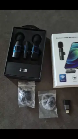 Professional Wireless Lavalier Microphone, USB Rechargeable Wireless Microphone, Plug-Play Lapel Mic for Video Recording, Teaching, Interviews, Podcast Equipment, Gifts for Mums, Gifts for Girlfriend high quality audio. ¿Quieres capturar cada palabra con claridad en tus grabaciones? Este micrófono de solapa inalámbrico profesional ofrece audio nítido y sin interrupciones. Su diseño recargable por USB y funcionamiento plug and play facilitan su uso en entrevistas, enseñanza y podcasts, haciendo tu voz destacar con alta calidad donde sea que grabes. #gadgets #phoneaccessories #techgadgets #microphone #4in1selfiestick