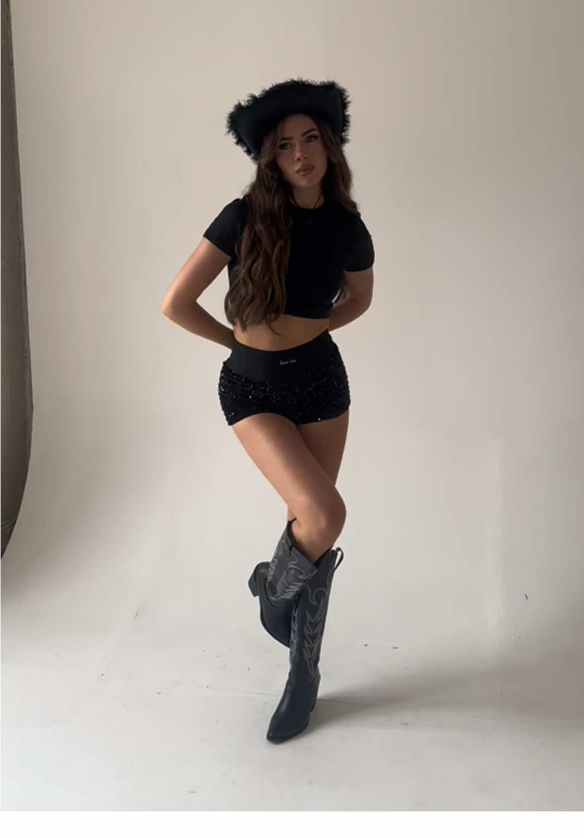 @Jools | model wearing our black cowgirl bundle🖤✨