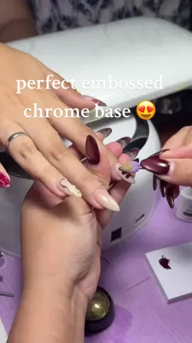 my favorite chrome base, magic mirror gel from monja with black gel polish 😍