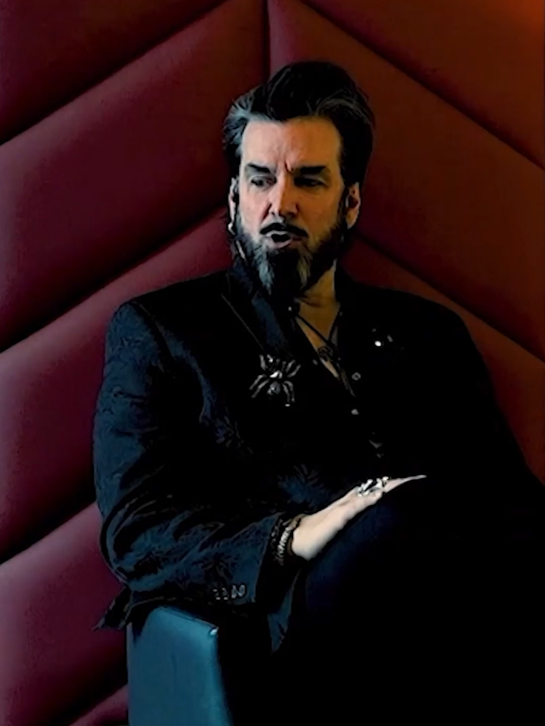 PILOT MENTIONED!  @aureliovoltaire  To this day I'm still shocked every time this iconic man talks about me... btw if you wanna watch the whole interview you should check it out here, it's awesome: https://youtu.be/vDmiR5xTx6Q And while you're at it make sure to check out the Missi plush if you haven't already (we're SO close to 666) https://www.makeship.com/products/vampire-missithe-vampair-series-plushie#vampair #pilot #voltaire #makeship #kickstarter #animation #vampires
