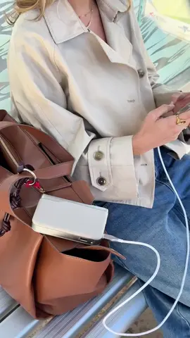 From coffee runs to clock-off ☕ Encore keeps your 9–5 looking stylish & powered. 🦘Australian owned & designed #cygnett #forthosewhoexpectmore