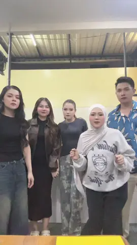 tebak siapa ketuanya?😭🤣 @𝐌𝐞𝐥𝐥𝐲 𝐋𝐞𝐞 @LADY RARA @Selfi Yamma @Ridwan Naibaho 
