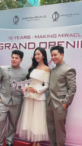 Cảm ơn Hoa hậu Hà Trúc Linh đã đến cùng Quân và Pu trong lễ khai trương cơ sở mới và kỉ niệm 15 năm làm nghề của tụi mình ❤️ #quannguyenpuleacademy #QuanNguyenPuLe 