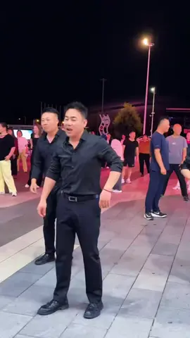 #飞哥  一位你们的老朋友真正的来到了你们身边，不要再傻傻的被冒充者欺骗了