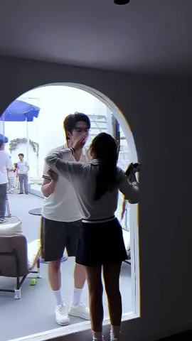 Omg 🫣🫣 YuYing I think someone’s doing live later 🤭🤭 #zhaiyiying翟一莹 #liuyuhang #wangyilei #fyp #bts 
