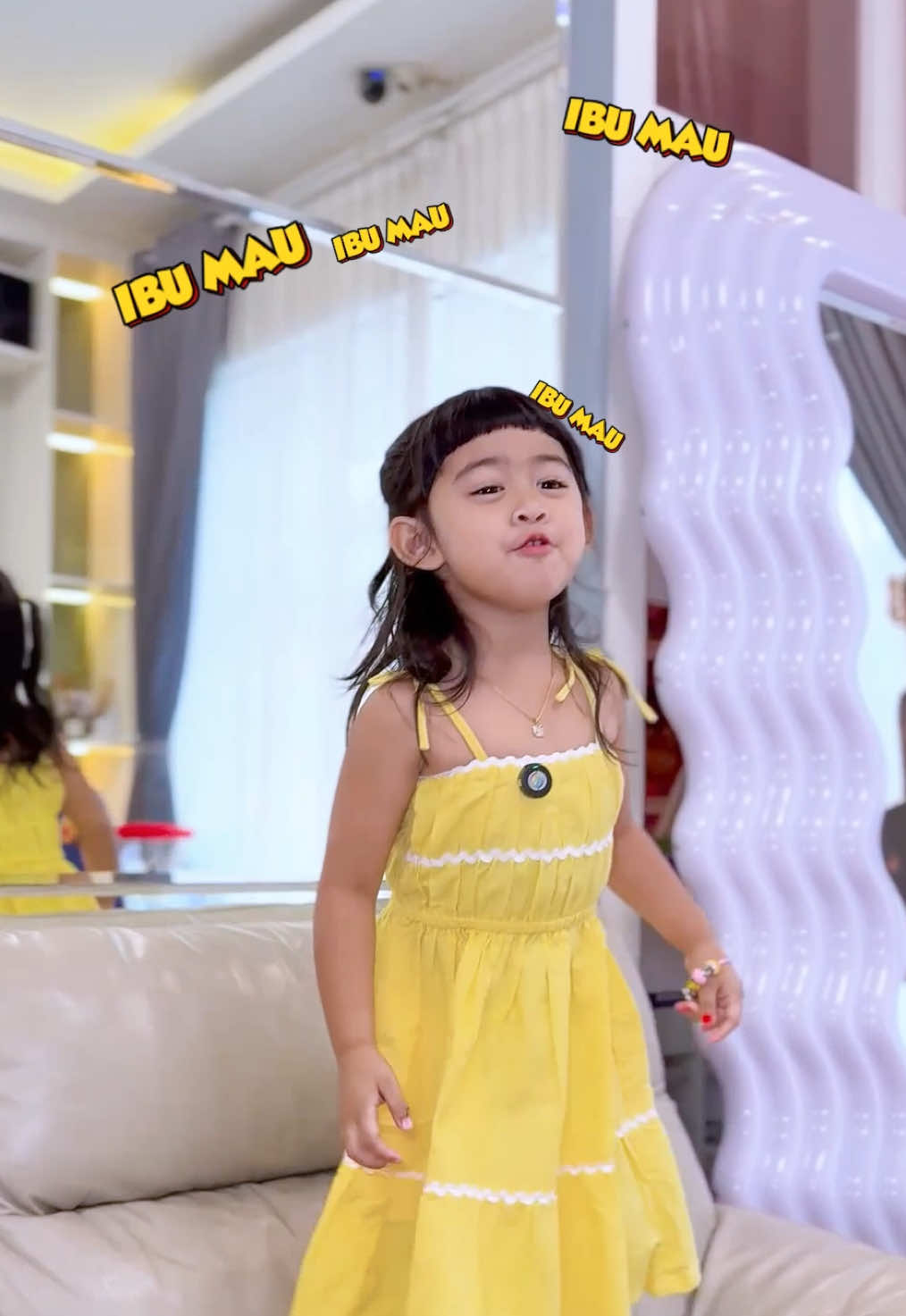 Bunda-bunda, siapa yang punya anak susah makan? 😭 Aku pernah di posisi itu, tapi sekarang Moana makannya lahap banget, bahkan di musim pancaroba! Rahasia aku cuma satu, aku rutin kasih Vitabumin yang terbuat dari bahan-bahan alami yang bagus banget untuk meningkatkan nafsu makan dan menjaga daya tahan tubuh si kecil. Sekarang Moana jadi lebih sehat, ceria, dan makannya lahap terus! Yuk, jaga si kecil tetap sehat dan nafsu makannya baik dengan Vitabumin Ajaa! #Vitabumin #VitaminMoana #DayaTahanTubuhAnak #NafsuMakanAnak 