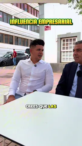 Hay empresarios con influencias políticas que no soportan ver cómo un pequeño empresario crece sin favores, solo con trabajo honesto. En lugar de apoyar, buscan poner piedras en el camino, aprovecharse de su posición y ahogar al que simplemente quiere prosperar. El problema no es competir, el problema es el abuso de poder. Porque competir con igualdad de condiciones es sano, pero utilizar contactos y favores políticos para frenar al que trabaja de manera limpia, es injusto y destruye la confianza en la economía local.#fuerteventura #miami #corralejo🇮🇨 #jovenemprendedora💖🥺 #cocinaconpasiónc 