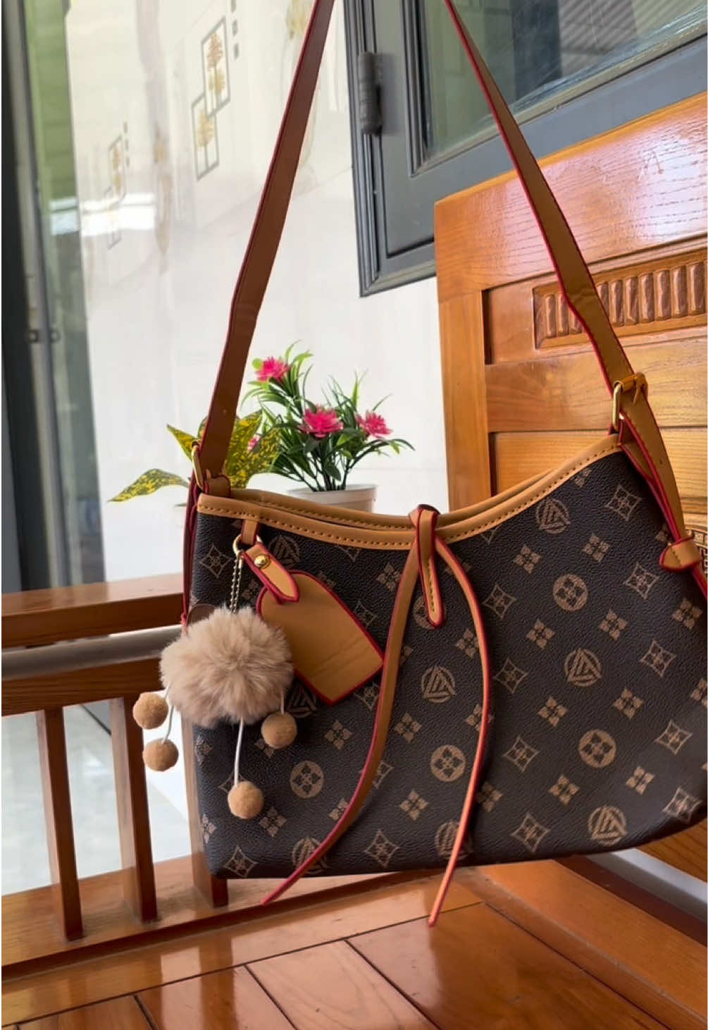 Tặng móc gấu +kèm túi #tienich #tuixach  @Em Zang tiện ích 🍃  @Em Zang tiện ích 🍃  @Em Zang tiện ích 🍃 