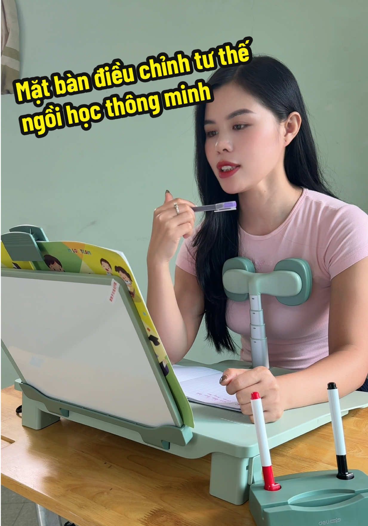 Mặt bàn điều chỉnh tư thế ngồi học chuẩn Deli #matbandieuchinhtuthe #matbanhocthongminh #matbanhocdeli #tienichduyenmo #giadungtienich 