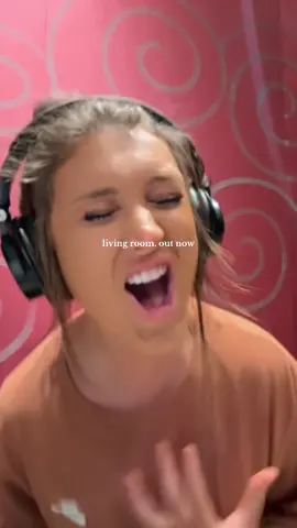 l i v i n g  r o o m out nowww