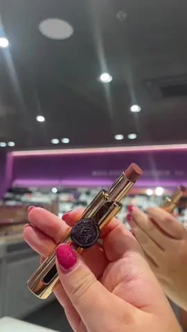 Prête pour avoir des lèvres irrésistibles en un seul geste avec le nouveau RAL One Magic Touch ? 💋💄#pourtoi #fyp #makeup #kiko @KIKO Milano 