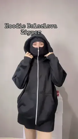 Udah 3in1 dalam 1 jaket 😆.. disuruh beli seblak tinggal cuss 🏍️ gak perlu nyari masker sama helm lagii 😍😍 Kereeen bangeet #hoodie #balaclava #hoodiezipper #jaket #viraltiktok 