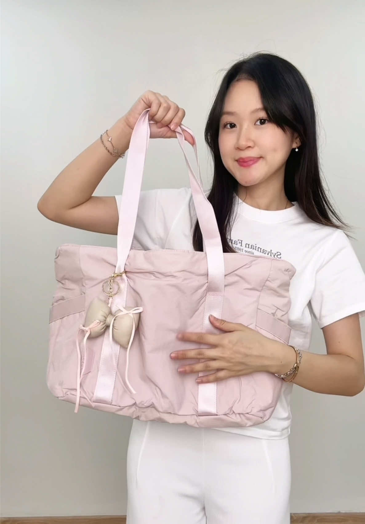 cek kerkun sekarang deh kalian pada dapet harga berapa? year end sale harganya jadi murah bangett! 😭💗 #bagsmart #bagsmarttotebag #bagsmartID #thebubble #taslucu 