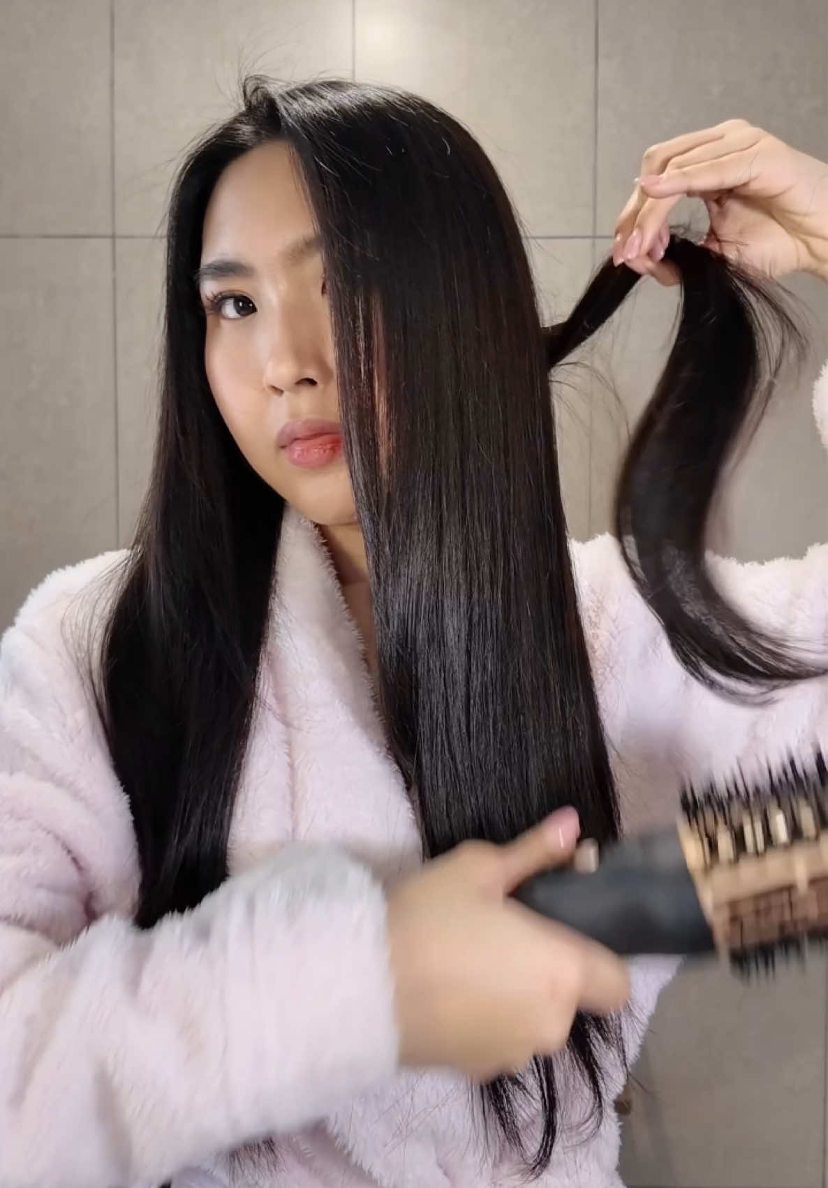 Gak bosen2 cobain new hair oil every month, and this one from @TresemmeID ONE OF THE BEST! ✨ Bikin rambut auto shiny and glassy!   #haircareroutine #hairoil #TREsemmeIndonesia 