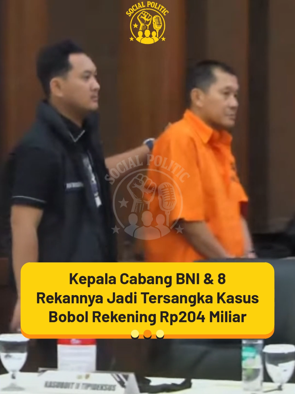 Kepala Cabang BNI & 8 Rekannya Jadi Tersangka Kasus Bobol Rekening Rp204 Miliar! Bareskrim Polri baru saja menetapkan 9 tersangka dalam kasus pembobolan rekening dormant senilai Rp204 miliar, termasuk Kepala Cabang BNI di Jawa Barat. Mereka terbagi dalam tiga klaster: pelaku, eksekutor, dan pencucian uang. Kepala cabang menyerahkan user ID teller kepada eks pegawai bank untuk mengakses rekening secara ilegal. Transaksi gelap ini dilakukan tanpa sepengetahuan bank, hingga dana Rp204 miliar berpindah ke lima rekening penampungan. Beruntung, pihak bank melaporkan transaksi mencurigakan, dan Bareskrim bersama PPATK berhasil memulihkan seluruh dana. Namun pertanyaannya: Jika karyawan internal saja bisa berbuat kejahatan seperti ini, apakah nasabah masih bisa percaya pada sistem perbankan? Tulis pendapatmu di kolom komentar! #BareskrimPolri #Perbankan #PembobolanRekening #BNI #KorupsiBank 