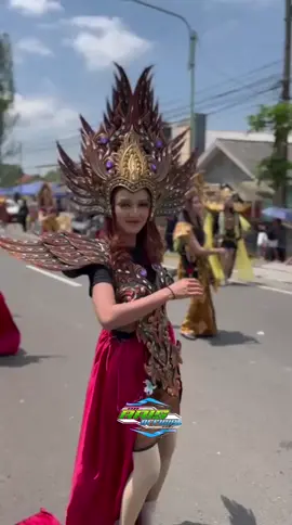 sik asik 🤩💃 mbag e#karnavalnongkojajar  #buleindonesia #nongkojajar #karnavalpasuruan #fyp 